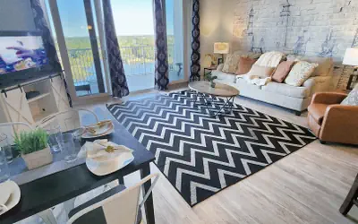 Immaculate! Large and inviting! Dive into the best vacation NOW!