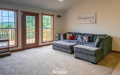 5 bed Mountain View Retreat on 8 Acres Near Town