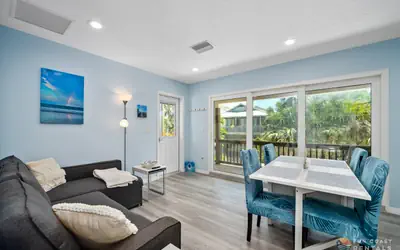 Dog Friendly Loft STEPS from Beach with Gas Barbecue Grill and Upstairs Deck!