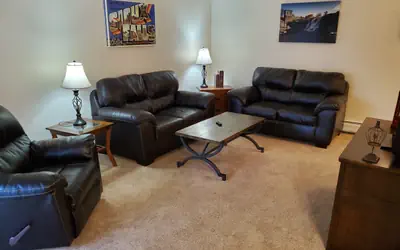 Tomar Park Apt w/ Porch KP101APT3