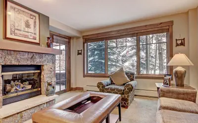 Ski-in 1Br Retreat Steps to Gondola + Main St, Sleeps 4