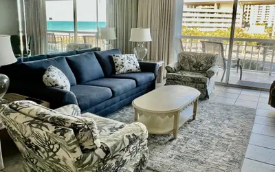 SOUTH HAMPTON 305 3BR 3BA OCEANVIEW