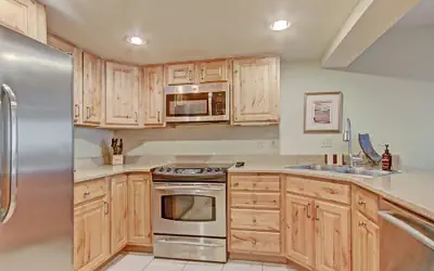 Beautiful Ski-In Ski-Out Condo, Great Location - CM244