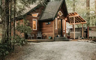 16GS - Hot Tub - BBQ - Pets Ok - Sleeps 2