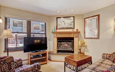 Warm , Inviting 1Br Winter Escape-Perfectly located Downtown