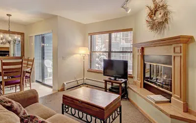 Quaint Studio in Heart of Breck Steps to Snowy Fun