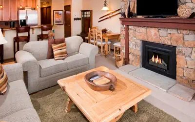 Spacious 1BR Condo - Across from Gondola+Beaver Creek View