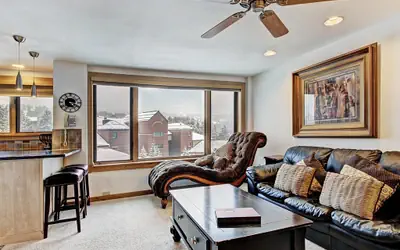 Ski-in/Ski-out Studio w/Snowy Alpine Views - Walk to Main St