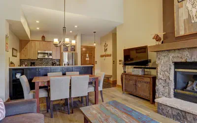 3Br Sweeping Snowcapped Views + Expansive Balcony - Sleeps 8