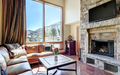 2 BR Condo at The Lodge at Vail View of Gore Range Save 20% on 7+ Nights!