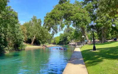 RRC A108 Cozy Comal River Haus