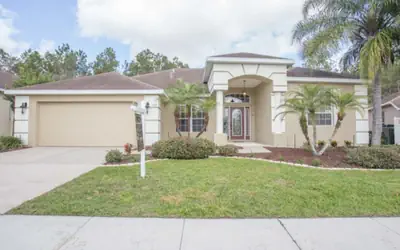 4 bedroom villa with hot tub!