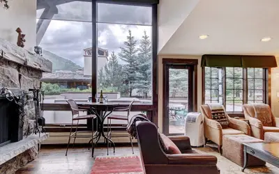 Rustic Mountain View 2Bedroom Condo- Lodge at Vail Save 20% on 7+ Nights!