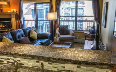 Bright Winter Skylight 2Br PRMR,2Ba Short Stroll to Main St