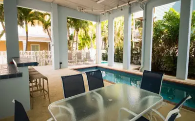 102 6th St S Upstairs