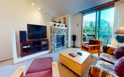 Snowcreek V 933 Bright and Spacious, Private BBQ, Washer Dryer, Pet-Friendly