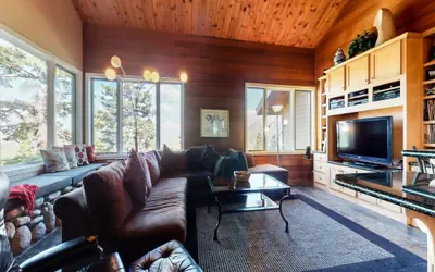 Bridges Townhome 13 Mountain View Townhome just Steps to the Slopes with Private Garage and Washer Dryer