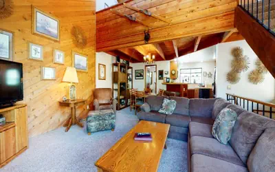 Snowflower 49 Spacious Corner Unit, Private Washer Dryer