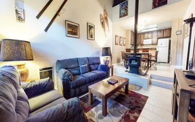 St. Moritz 12 Bright and cozy Mountain Cabin, Centrally Located