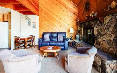 Snowflower 68 Spacious End Unit With Great Complex Amenities, Quiet Location