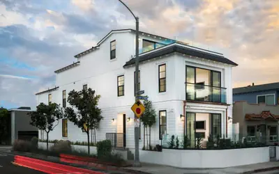 Stunning 3 Story w/ Rooftop Deck: 130 39th