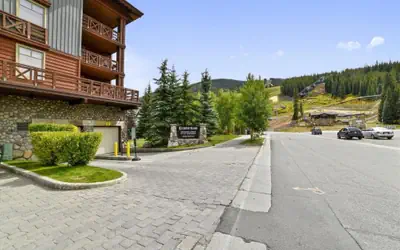 Tucker Mountain Lodge 102