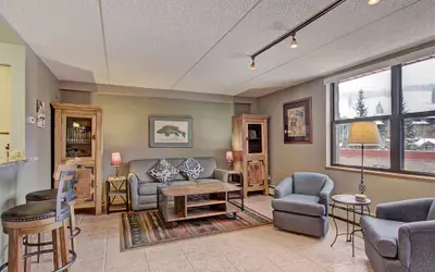 Spacious Condo in the Heart of Center Village - Pet Friendly - VS367