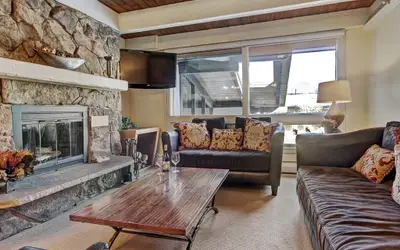 Modern 2 BR Condo Lodge at Vail, Walk to Gondola Save 20% on 7+ Nights!