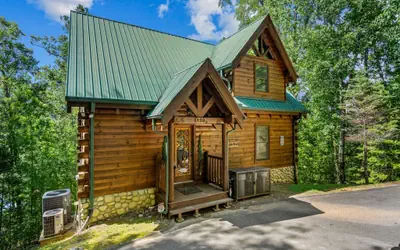 Luxurious Nine Bears Home Minutes Away to Gatlinburg