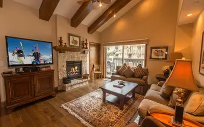 Condo with Onsite Pool & Hot Tub, Free WiFi & Garage Parking