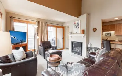 Condo with Pool & Hot Tubs, Free Shuttle