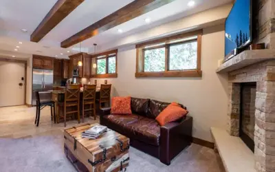 Villa Cortina 130 Condo Short Walk to Vail Village