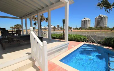 Coastal Cottage - Private Home Close to Beach & Bay