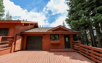 Bridges Townhome 11 Pet-Friendly Deluxe Townhome with Private Hot Tub and Stones throw to slopes