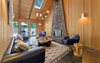 2 Pioneer Home features Brand New Hot Tub and Bikes to Explore Sunriver