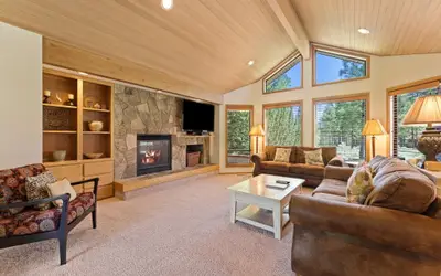 10 Tan Oak Home features Private Hot Tub and BBQ on the Deck