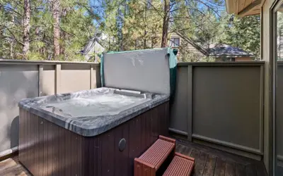 7 Grizzly Home New Private Hot Tub on the Deck and Bike for Adventure