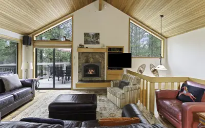 2 Quail Home Private Hot Tub, Steps from SHARC and short walk to the Sunriver Village