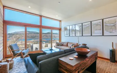 ALOFT Airy Design Townhouse with Columbia River View