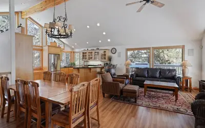 2 Sarazen Home with Hot Tub and BBQ on the Deck, Close to Woodlands Golf Course