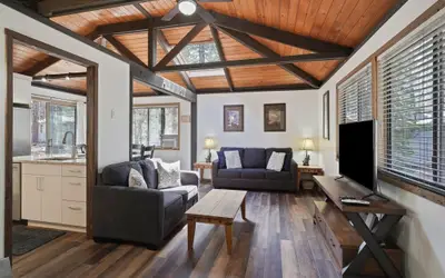 3 Killdeer Lane Pet Friendly Home 3 Minutes Walk from SHARC