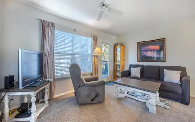 Alley's 22 Condo with Direct Deck Access