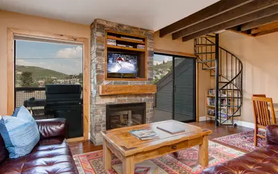 447 Woodside Quitting Time