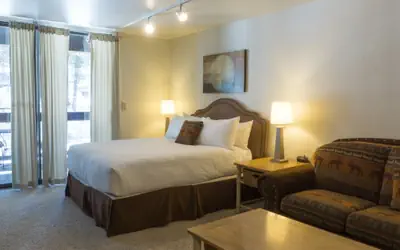 Studio- Fireplace, Full kitchen, balcony, Walk the Village