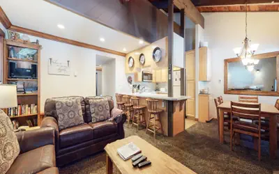 Horizons 4 168 Updated Upstairs Unit with Private Washer Dryer, Walk to Town, On Shuttle Route to Lodges