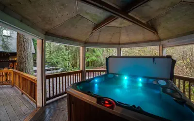 66SL - Hot Tub - WiFi - 3+ Bedroom - Sleeps 10