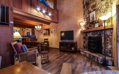 Winterset 12 Centrally Located, Cozy, Washer Dryer