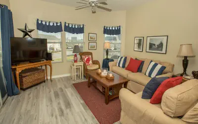 SPC 9230 - Beautiful Upstairs 2 BR in Beachwalk area