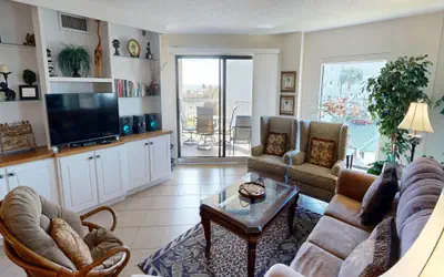 IR 217 2 BR with Sunset Views sits beachside with easy access