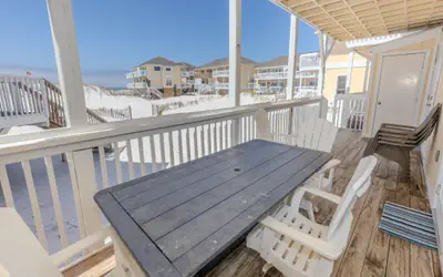 SPC 1152 - Beautifully renovated Beachside 2 BR - sleeps 7